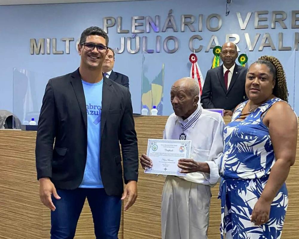 Vereadores de Além Paraíba entregaram “Medalha Mérito Zumbi dos Palmares”